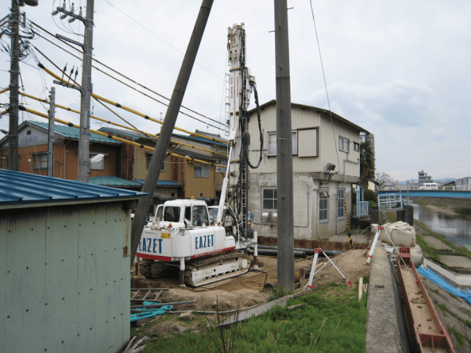 市街地のポンプ場での施工